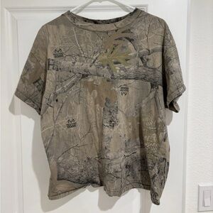Akimbo Club Chain-Peeker Camo Tee
Size M/L
Excellent condition 
No flaws/stains